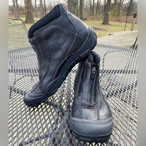 Clarks Black Leather Waterproof Muckers